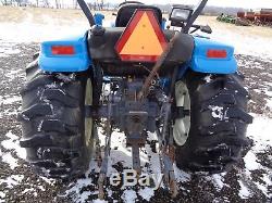 2000 New Holland TC40 Tractor with NH 16LA front loader, 4WD, R4, Shuttle Shift