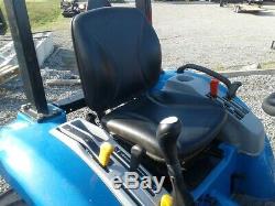 2016 NEW HOLLAND BOOMER 24 COMPACT TRACTOR With 235TL LOADER. 4X4. HYDRO. 2.7 HRS