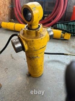 NEW HOLLAND LOADER BACKHOE SWING CYLINDER WithSUPPORT