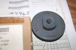 NOS CASE New Holland hydraulic cylinder cap PN N7965 W14 wheel loader