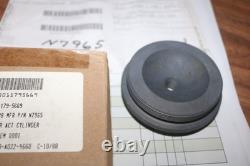 NOS CASE New Holland hydraulic cylinder cap PN N7965 W14 wheel loader