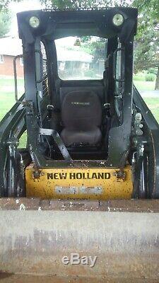 New Holland 215 Skid loader
