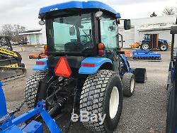 New Holland Boomer 3045 Tractor Loader with Factory Cab, 1100 Hours, CVT Trans