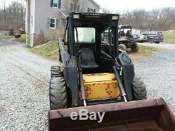 New Holland Lx885 Skid Steer Loader With Bucket