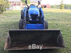 New Holland TC40DA Farm Tractor. 4x4 With Front End Loader. HST Trans
